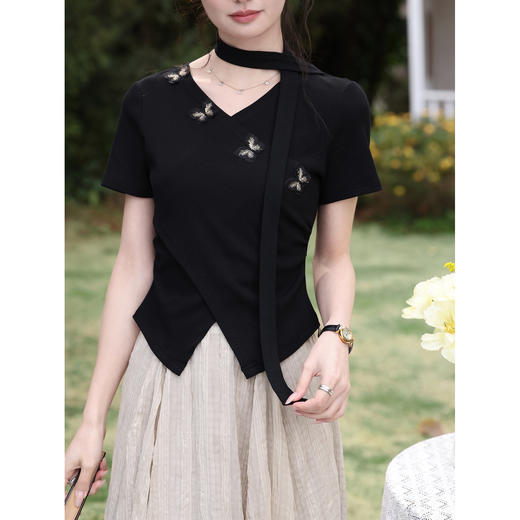 鹿向南「墨法花序」高级感黑色气质V领短袖T恤女夏季新款显瘦上衣 商品图3