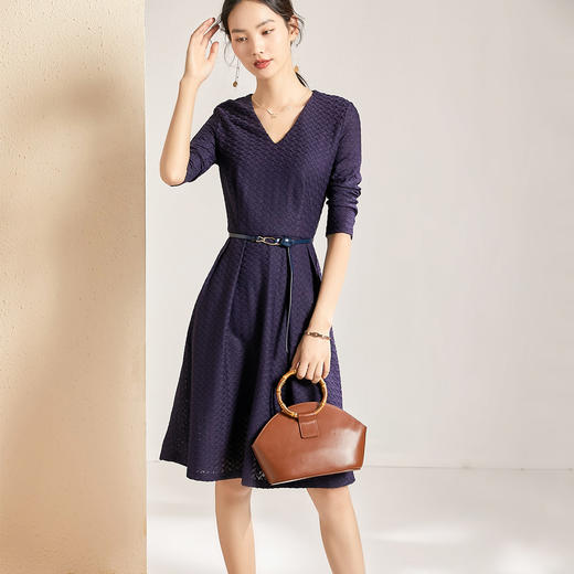 剩S 【透气梭织裙子】新款秋季透气梭织花纹V领长袖连衣裙 商品图1