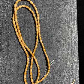 100元/条橄榄核米珠