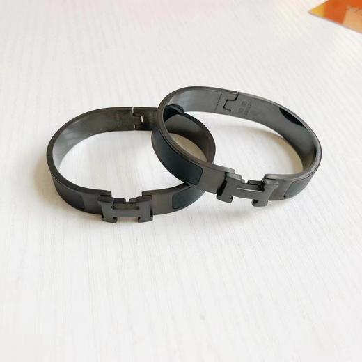 F031426简约时尚帅气十足珐琅雾面磨砂哑光黑武士手镯 商品图1