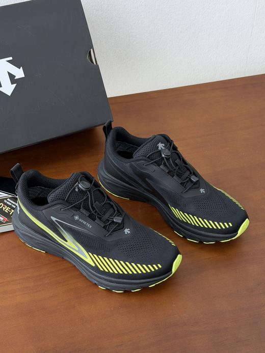 点此购买 迪桑特ENERZITE系列男款EASE GTX运动缓震跑鞋 dx 342254 商品图1