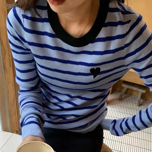 【显白蔚蓝撞色条纹刺绣针织衫】羊毛混纺面料 撞色设计 合身微弹剪裁 商品图0