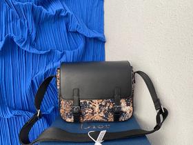 经典刺绣老花满印帆布拼牛皮革信使包，邮差包单肩斜挎包，男女同款