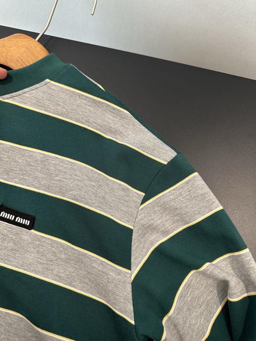 点此购买 缪缪春夏季女士绿灰条纹长袖T恤 ye 342345 商品图4