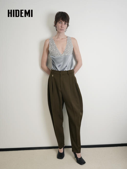 HIDEMI 设计感镂空蕾丝深V领无袖背心吊带上衣 商品图7