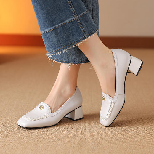 【预售5天】巨软法式复古羊皮乐福鞋女粗中跟一脚蹬通勤百搭单鞋山茶花小皮鞋SY&8710 商品图1