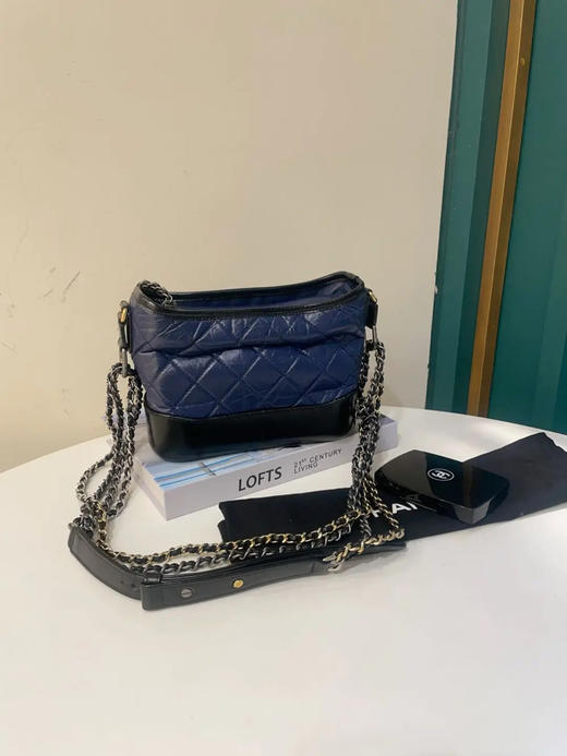 Chanel 小号 蓝金 油蜡牛皮  菱格纹 流浪包 商品图1