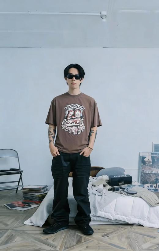 F031447咖灰色休闲舒适复古艺术感卡通怪兽水洗短袖 商品图11