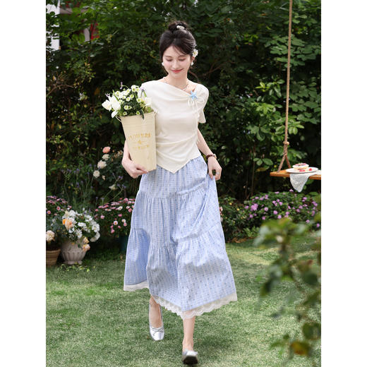 鹿向南「海屿星芒」浅杏色设计感T恤女夏季新款法式短款斜肩上衣 商品图3