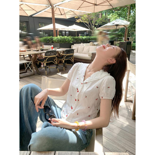 <曾小咸推荐>韩系翻领刺绣设计短袖衬衫 商品图1