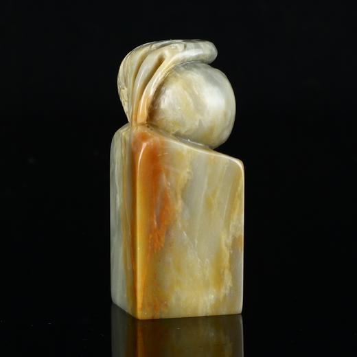 孤品17939昌化石双彩桃钮方章落款2.3*2.3*5.7cm 商品图2