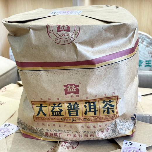 2008年大益801批次金针白莲熟饼  金针白莲系列里非常高品质的一个年份 纯广东干仓一手仓 真品品相好转化好  厚滑甜润荷香陈香仓储加分 商品图3