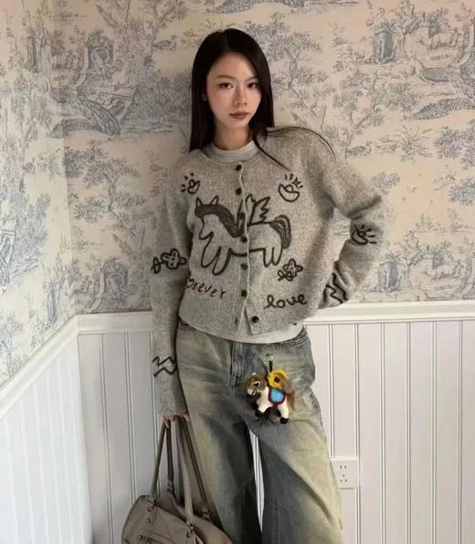 【马年限定款刺绣针织开衫】童趣小马图案+宽松的版型设计，轻松打造随性慵懒的时髦感，无标发货WD 商品图6