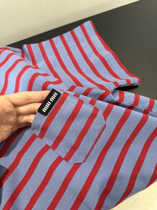 点此购买 缪缪春夏季女士咖色领蓝红条纹口袋短袖T恤 ye 342344 商品图4