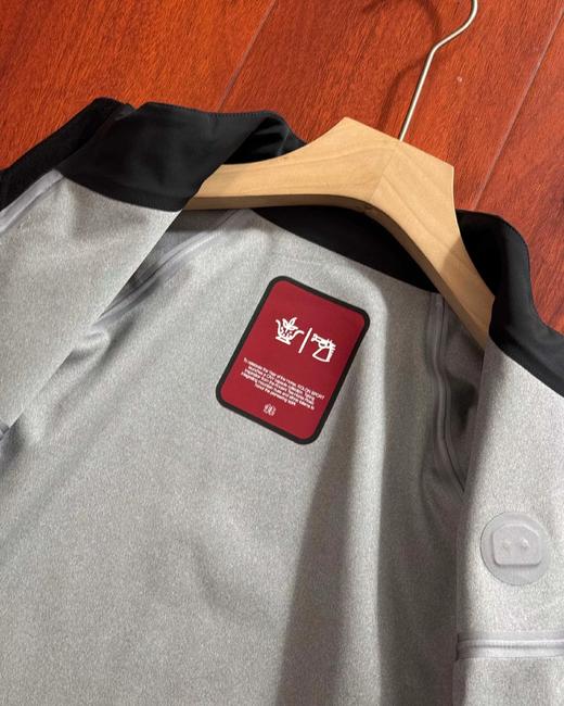 F031411马年限定款软壳衣情侣款防水防风透湿全压胶硬壳冲锋衣男外套 商品图7