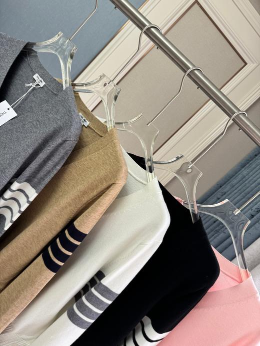 点此购买 TB春秋季女士经典学院风净版袖条V领针织毛衣开衫 mp 342361 商品图10