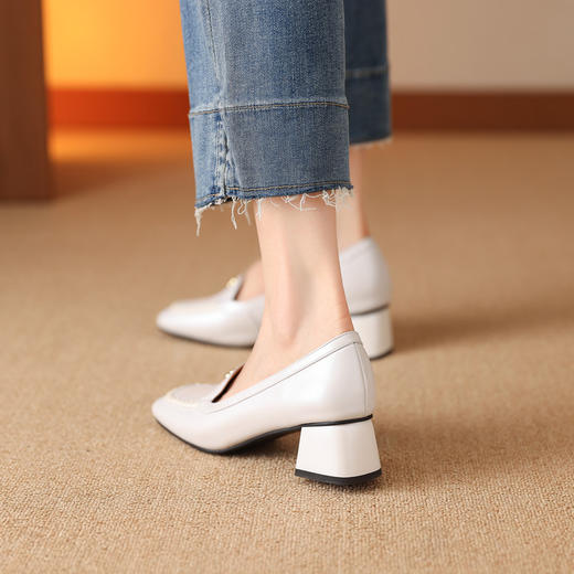 【预售5天】巨软法式复古羊皮乐福鞋女粗中跟一脚蹬通勤百搭单鞋山茶花小皮鞋SY&8710 商品图4