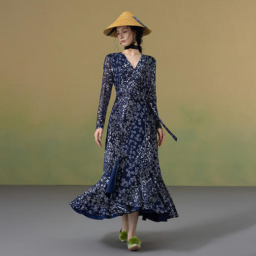 【林栖设计小店】生活在左2025秋季新品印花优雅多色气质连衣裙女1953183 商品图0