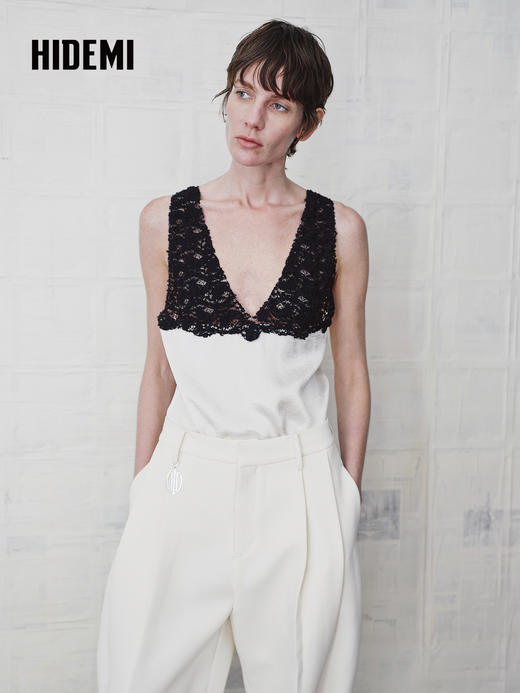 HIDEMI 设计感镂空蕾丝深V领无袖背心吊带上衣 商品图2