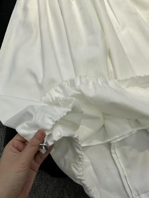 原单新款花苞长裙 百搭款 品质超好 很有质感 
下摆抽绳设计 商品图3