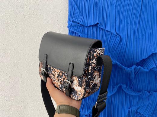 经典刺绣老花满印帆布拼牛皮革信使包，邮差包单肩斜挎包，男女同款 商品图3