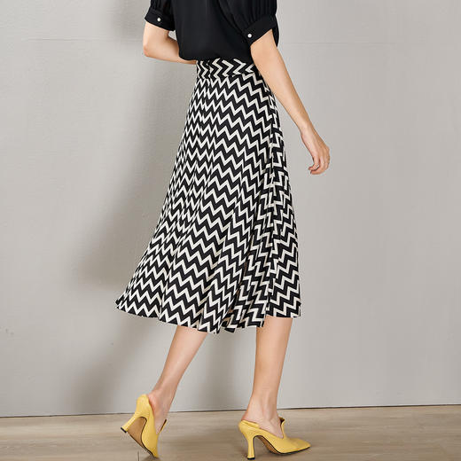 剩S 芳外春季新款时尚气质黑白条纹A字裙垂感飘逸大摆半身裙1371 商品图4