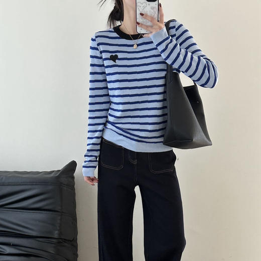 【显白蔚蓝撞色条纹刺绣针织衫】羊毛混纺面料 撞色设计 合身微弹剪裁 商品图1