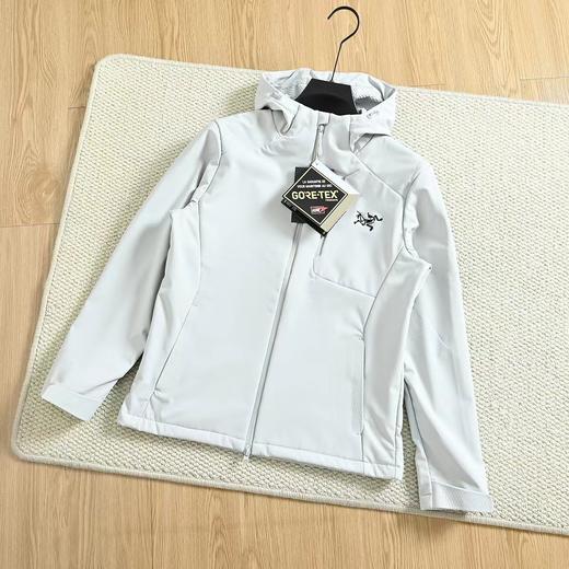 F031475户外防风防水雨软壳刺绣连帽夹克冲锋衣 商品图3