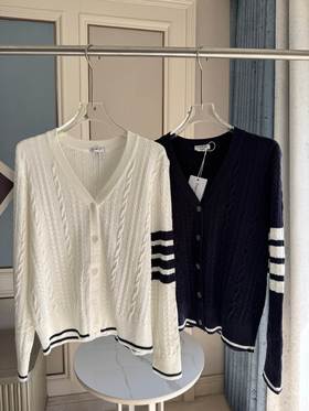 点此购买 TB春秋季女士经典学院风净版袖条V领小麻花2色针织毛衣开衫 mp 342366