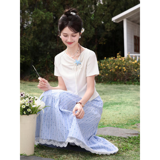 鹿向南「海屿星芒」浅杏色设计感T恤女夏季新款法式短款斜肩上衣 商品图4