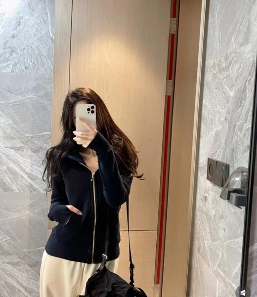 F031451女款薄绒修身轻盈保暖休闲连帽开衫卫衣外套 商品图4