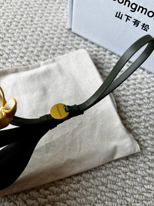 正品 Songmont（山下有松）摘金桂挂件，属于品牌国风系列的包挂配饰。 商品图4