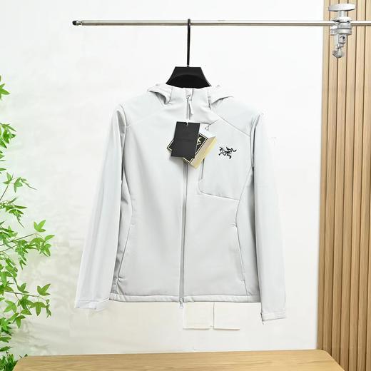 F031475户外防风防水雨软壳刺绣连帽夹克冲锋衣 商品图4