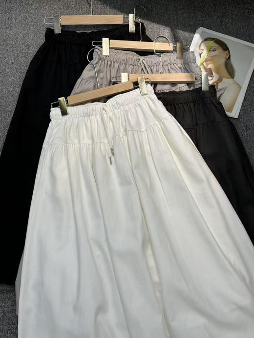 原单新款花苞长裙 百搭款 品质超好 很有质感 
下摆抽绳设计 商品图1