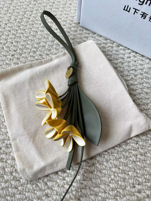 正品 Songmont（山下有松）摘金桂挂件，属于品牌国风系列的包挂配饰。 商品图2