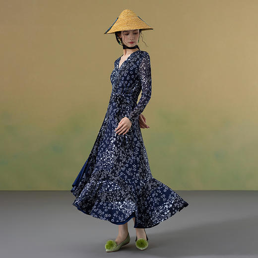 【林栖设计小店】生活在左2025秋季新品印花优雅多色气质连衣裙女1953183 商品图1