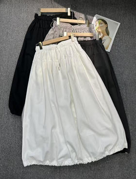 原单新款花苞长裙 百搭款 品质超好 很有质感 
下摆抽绳设计