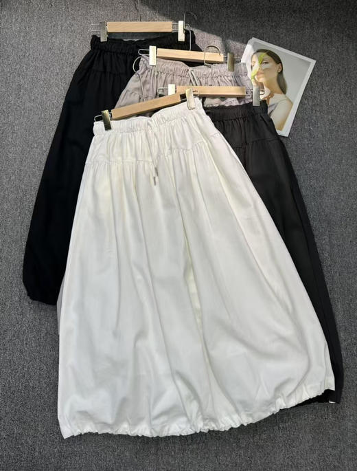 原单新款花苞长裙 百搭款 品质超好 很有质感 
下摆抽绳设计 商品图0