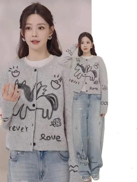 【马年限定款刺绣针织开衫】童趣小马图案+宽松的版型设计，轻松打造随性慵懒的时髦感，无标发货WD 商品图1