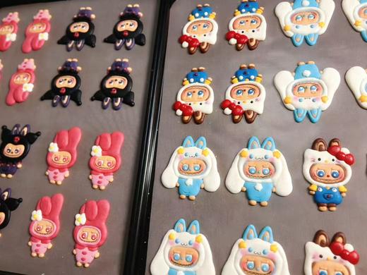 【甜久荟~3月隐藏版 Labubu四枚装大马卡龙】一共四枚4个口味马卡龙（每个独立塑料封装）4个放在1个盒子中 伴手礼纯手工制作 随机送漂亮保温礼袋 商品图1