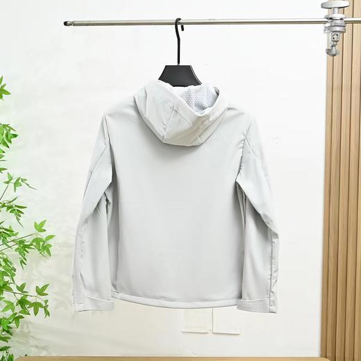 F031475户外防风防水雨软壳刺绣连帽夹克冲锋衣 商品图5