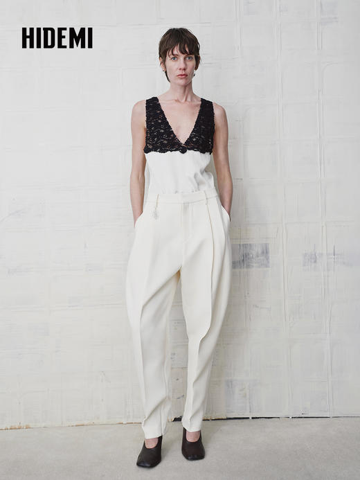 HIDEMI 设计感镂空蕾丝深V领无袖背心吊带上衣 商品图1