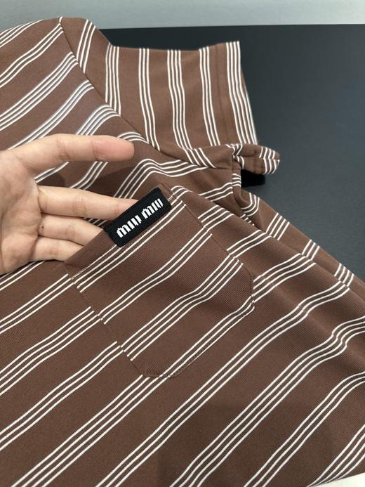 点此购买 缪缪春夏季女士咖色条纹口袋短袖T恤 ye 342339 商品图4