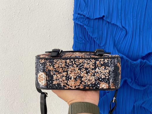 经典刺绣老花满印帆布拼牛皮革信使包，邮差包单肩斜挎包，男女同款 商品图5