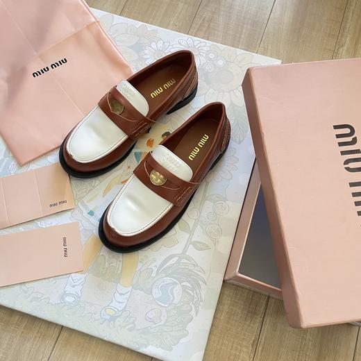 点此购买 MIUMIU缪缪女士金币乐福鞋 dx 342280 商品图8