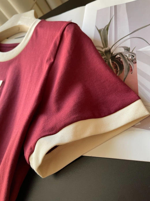 点此购买 缪缪春夏季女士撞色领红色短袖T恤 ye 342336 商品图4