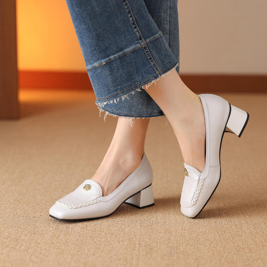 【预售5天】巨软法式复古羊皮乐福鞋女粗中跟一脚蹬通勤百搭单鞋山茶花小皮鞋SY&8710 商品图5