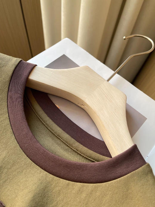 点此购买 缪缪春夏季女士撞色领橄榄绿短袖T恤 ye 342333 商品图6