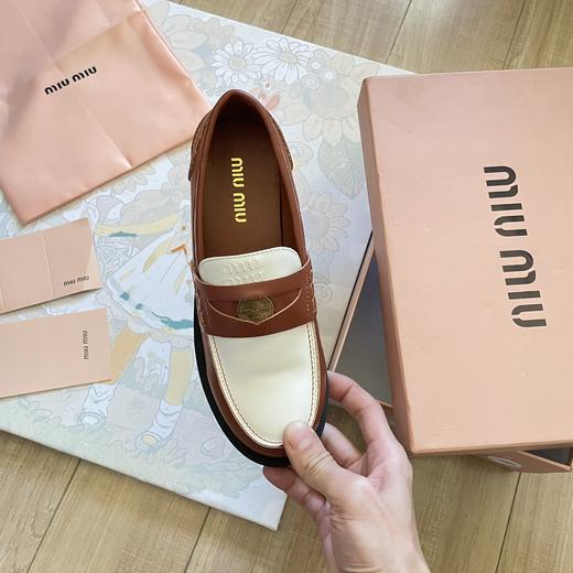 点此购买 MIUMIU缪缪女士金币乐福鞋 dx 342280 商品图14