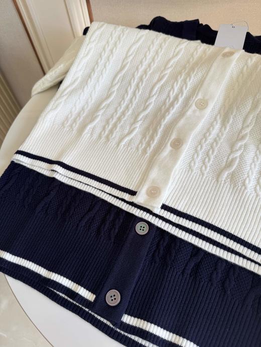 点此购买 TB春秋季女士经典学院风净版袖条V领小麻花2色针织毛衣开衫 mp 342366 商品图14